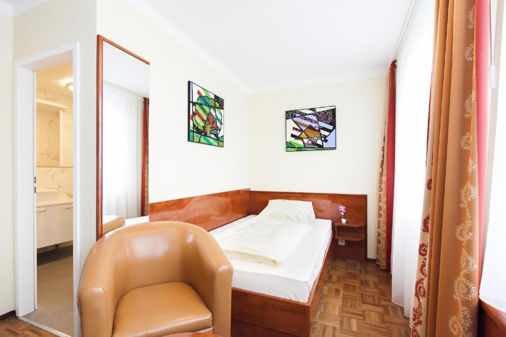 Am Berliner Platz Bed & Breakfast Langenfeld (North Rhine-Westphalia)